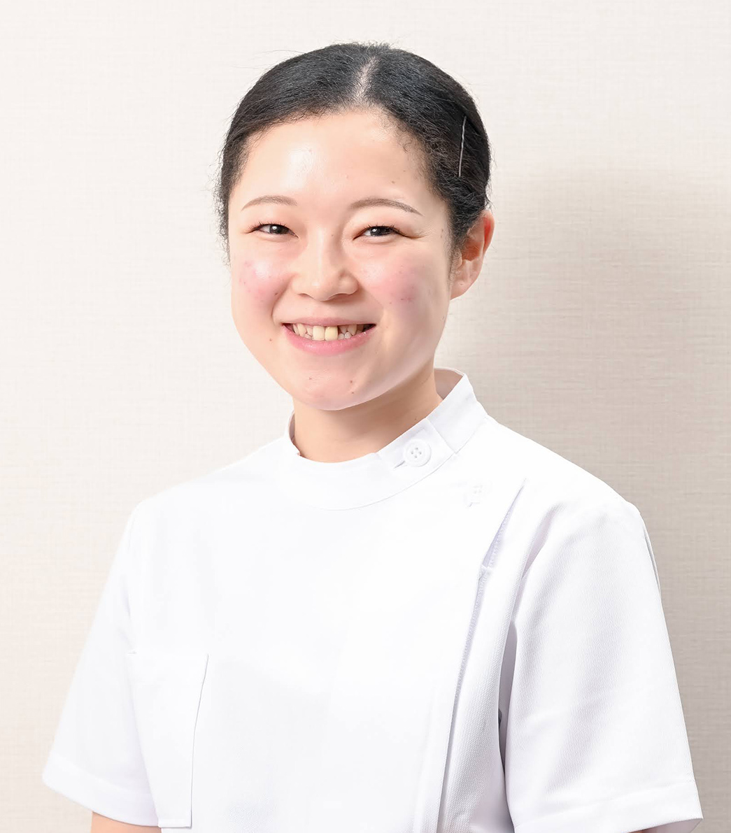 スタッフの顔写真